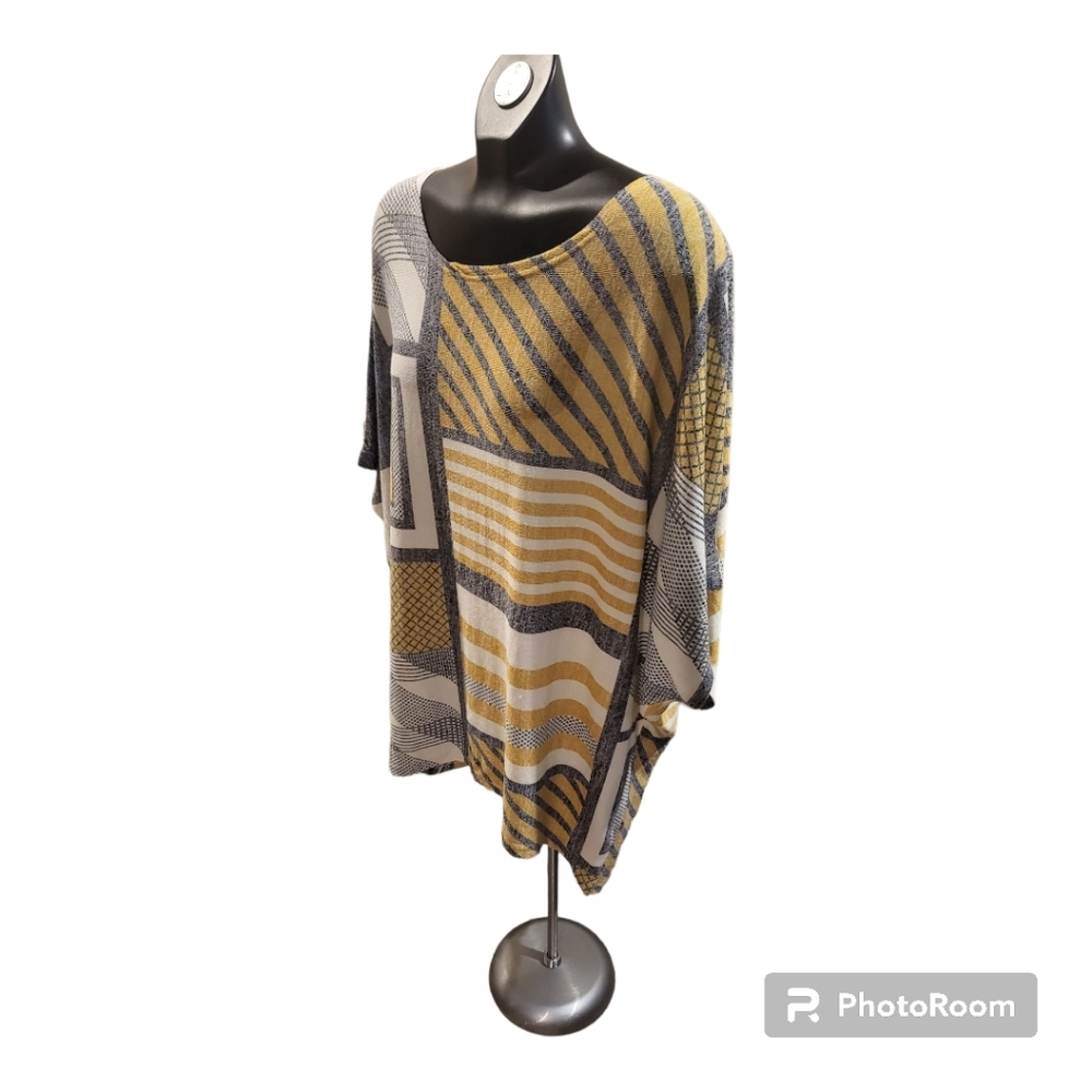 Papillon colorblock shortsleeve sweater top